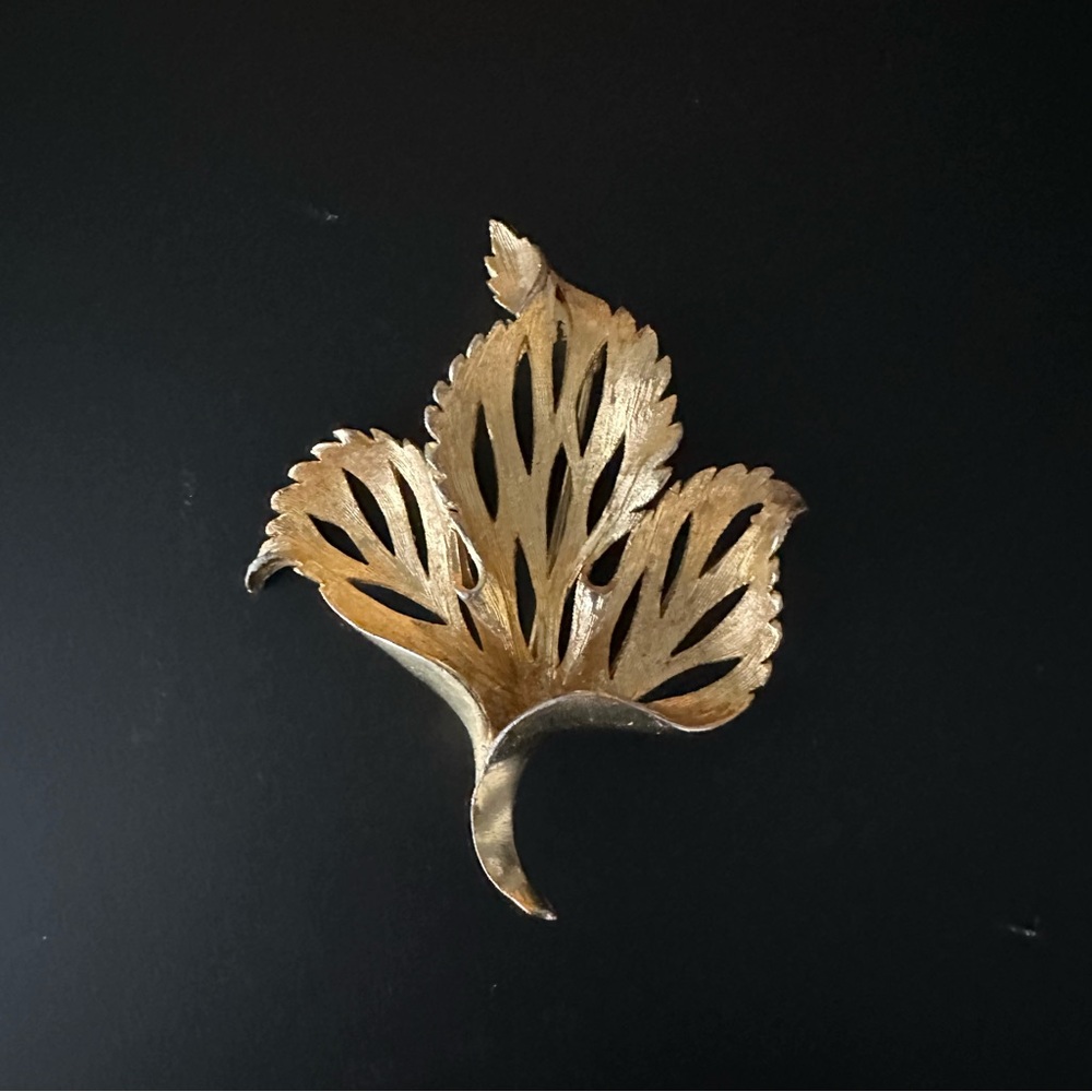 Stunning Vintage Timeless Statement  Gold Leaf Brooch